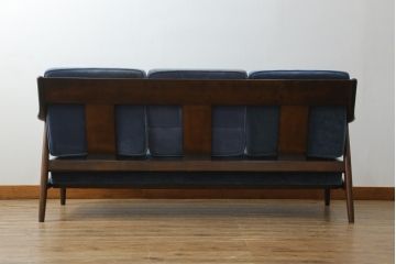 中古　松本民芸家具　#301型曲肘布張イス　上品なブルーカラーが空間のアクセントになる3人掛けソファ(3P、三人掛け、トリプルソファ、アームソファ)(定価約48万円)(R-065776)