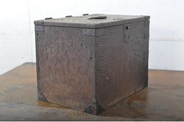 和製アンティーク　タモ材　玉杢　経年によって増した味わいが魅力的な金具付き硯箱(大)(小引き出し、掛硯、掛け硯、文箱、筆箱、小物収納、印箱)(R-065783)