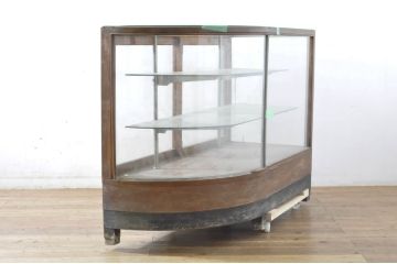 アンティーク家具　ナラ材　レトロな雰囲気漂うコーナーガラスケース(Rガラスケース、ショーケース、飾り棚、陳列棚、店舗什器、曲げガラス)(R-065791)