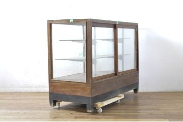 アンティーク家具　ナラ材　レトロな雰囲気漂うコーナーガラスケース(Rガラスケース、ショーケース、飾り棚、陳列棚、店舗什器、曲げガラス)(R-065791)