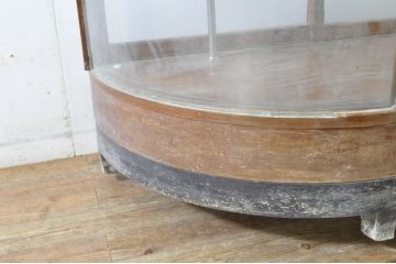 アンティーク家具　ナラ材　レトロな雰囲気漂うコーナーガラスケース(Rガラスケース、ショーケース、飾り棚、陳列棚、店舗什器、曲げガラス)(R-065791)