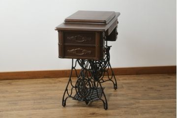 ジャンク品　イギリスアンティーク　SINGER(シンガー)社　置くだけで絵になる素敵な足踏みミシン(シンガーミシン、ミシンテーブル、ミシン台、工業用ミシン、サイドテーブル、ディスプレイ、英国)(R-065801)