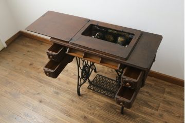 ジャンク品　イギリスアンティーク　SINGER(シンガー)社　置くだけで絵になる素敵な足踏みミシン(シンガーミシン、ミシンテーブル、ミシン台、工業用ミシン、サイドテーブル、ディスプレイ、英国)(R-065801)