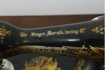 ジャンク品　イギリスアンティーク　SINGER(シンガー)社　置くだけで絵になる素敵な足踏みミシン(シンガーミシン、ミシンテーブル、ミシン台、工業用ミシン、サイドテーブル、ディスプレイ、英国)(R-065801)