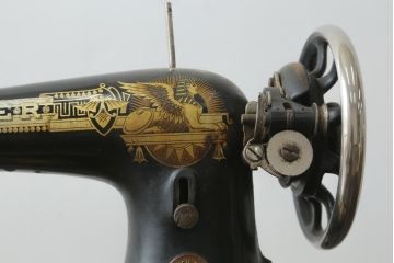 ジャンク品　イギリスアンティーク　SINGER(シンガー)社　置くだけで絵になる素敵な足踏みミシン(シンガーミシン、ミシンテーブル、ミシン台、工業用ミシン、サイドテーブル、ディスプレイ、英国)(R-065801)