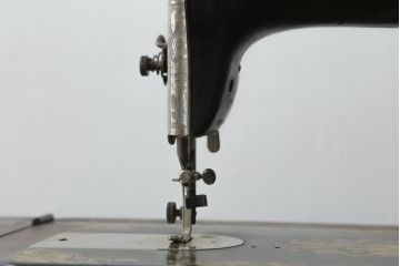 ジャンク品　イギリスアンティーク　SINGER(シンガー)社　置くだけで絵になる素敵な足踏みミシン(シンガーミシン、ミシンテーブル、ミシン台、工業用ミシン、サイドテーブル、ディスプレイ、英国)(R-065801)