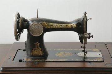 ジャンク品　イギリスアンティーク　SINGER(シンガー)社　置くだけで絵になる素敵な足踏みミシン(シンガーミシン、ミシンテーブル、ミシン台、工業用ミシン、サイドテーブル、ディスプレイ、英国)(R-065801)
