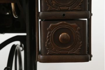 ジャンク品　イギリスアンティーク　SINGER(シンガー)社　置くだけで絵になる素敵な足踏みミシン(シンガーミシン、ミシンテーブル、ミシン台、工業用ミシン、サイドテーブル、ディスプレイ、英国)(R-065801)