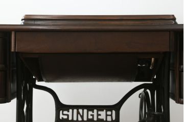 ジャンク品　イギリスアンティーク　SINGER(シンガー)社　置くだけで絵になる素敵な足踏みミシン(シンガーミシン、ミシンテーブル、ミシン台、工業用ミシン、サイドテーブル、ディスプレイ、英国)(R-065801)
