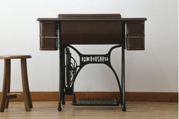 ジャンク品　イギリスアンティーク　SINGER(シンガー)社　置くだけで絵になる素敵な足踏みミシン(シンガーミシン、ミシンテーブル、ミシン台、工業用ミシン、サイドテーブル、ディスプレイ、英国)(R-065801)