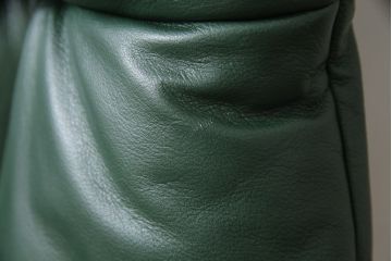 中古　牛本革　ノルウェー　Hjellegjerde(イエリアーダ社)　ノーザンコンフォート　優雅なくつろぎの時間におすすめのリクライニングチェア&オットマン(椅子、アームチェア、フットスツール、北欧、1人掛けソファ)(検索ワード:エコーネス、EKORNES、ストレスレスチェア)(定価約31万円)(R-065805)