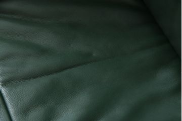 中古　牛本革　ノルウェー　Hjellegjerde(イエリアーダ社)　ノーザンコンフォート　優雅なくつろぎの時間におすすめのリクライニングチェア&オットマン(椅子、アームチェア、フットスツール、北欧、1人掛けソファ)(検索ワード:エコーネス、EKORNES、ストレスレスチェア)(定価約31万円)(R-065805)