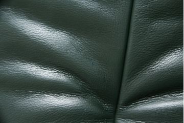 中古　牛本革　ノルウェー　Hjellegjerde(イエリアーダ社)　ノーザンコンフォート　優雅なくつろぎの時間におすすめのリクライニングチェア&オットマン(椅子、アームチェア、フットスツール、北欧、1人掛けソファ)(検索ワード:エコーネス、EKORNES、ストレスレスチェア)(定価約31万円)(R-065805)