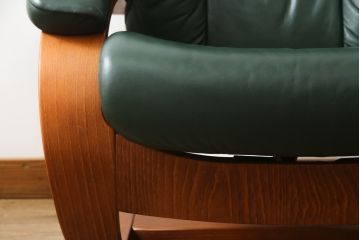 中古　牛本革　ノルウェー　Hjellegjerde(イエリアーダ社)　ノーザンコンフォート　優雅なくつろぎの時間におすすめのリクライニングチェア&オットマン(椅子、アームチェア、フットスツール、北欧、1人掛けソファ)(検索ワード:エコーネス、EKORNES、ストレスレスチェア)(定価約31万円)(R-065805)