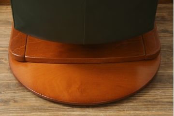 中古　牛本革　ノルウェー　Hjellegjerde(イエリアーダ社)　ノーザンコンフォート　優雅なくつろぎの時間におすすめのリクライニングチェア&オットマン(椅子、アームチェア、フットスツール、北欧、1人掛けソファ)(検索ワード:エコーネス、EKORNES、ストレスレスチェア)(定価約31万円)(R-065805)