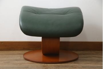 中古　牛本革　ノルウェー　Hjellegjerde(イエリアーダ社)　ノーザンコンフォート　優雅なくつろぎの時間におすすめのリクライニングチェア&オットマン(椅子、アームチェア、フットスツール、北欧、1人掛けソファ)(検索ワード:エコーネス、EKORNES、ストレスレスチェア)(定価約31万円)(R-065805)