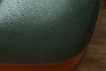 中古　牛本革　ノルウェー　Hjellegjerde(イエリアーダ社)　ノーザンコンフォート　優雅なくつろぎの時間におすすめのリクライニングチェア&オットマン(椅子、アームチェア、フットスツール、北欧、1人掛けソファ)(検索ワード:エコーネス、EKORNES、ストレスレスチェア)(定価約31万円)(R-065805)