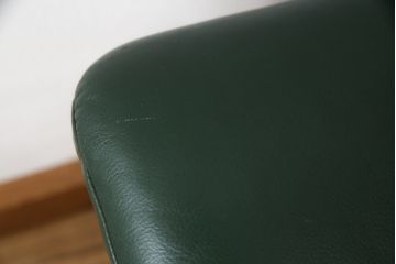 中古　牛本革　ノルウェー　Hjellegjerde(イエリアーダ社)　ノーザンコンフォート　優雅なくつろぎの時間におすすめのリクライニングチェア&オットマン(椅子、アームチェア、フットスツール、北欧、1人掛けソファ)(検索ワード:エコーネス、EKORNES、ストレスレスチェア)(定価約31万円)(R-065805)