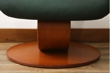 中古　牛本革　ノルウェー　Hjellegjerde(イエリアーダ社)　ノーザンコンフォート　優雅なくつろぎの時間におすすめのリクライニングチェア&オットマン(椅子、アームチェア、フットスツール、北欧、1人掛けソファ)(検索ワード:エコーネス、EKORNES、ストレスレスチェア)(定価約31万円)(R-065805)