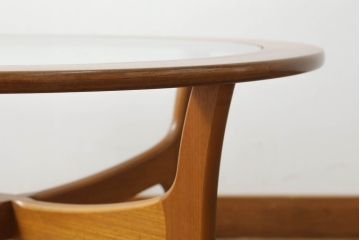 イギリスビンテージ　北欧スタイルやモダンスタイルの空間づくりにおすすめのガラストップセンターテーブル(ラウンドテーブル、丸テーブル、ローテーブル、リビングテーブル、英国、ヴィンテージ)(R-065813)