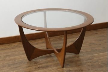 イギリスヴィンテージ　G-PLAN(ジープラン)　北欧家具　脚のデザインがおしゃれ!空間のアクセントになるガラストップラウンドテーブル(センターテーブル、コーヒーテーブル、サイドテーブル、ローテーブル、ビンテージ、英国)(R-065814)