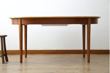 イギリスヴィンテージ　チーク材　北欧スタイルにおすすめなダイニングテーブル　(R-065818)