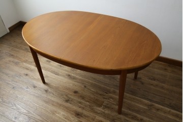 イギリスヴィンテージ　チーク材　北欧スタイルにおすすめなダイニングテーブル　(R-065818)