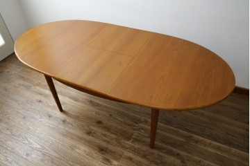 イギリスヴィンテージ　チーク材　北欧スタイルにおすすめなダイニングテーブル　(R-065818)