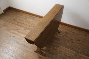 イギリスビンテージ　ERCOL(アーコール)　流れるような木目が目を惹くドロップリーフテーブル(ダイニングテーブル、2人掛け、4人掛け、バタフライテーブル、ゲートレッグテーブル、ラウンドテーブル、食卓、エクステンションテーブル、ヴィンテージ、英国)(R-065827)