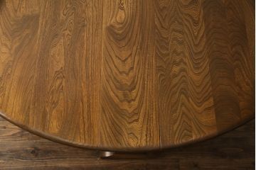 イギリスビンテージ　ERCOL(アーコール)　流れるような木目が目を惹くドロップリーフテーブル(ダイニングテーブル、2人掛け、4人掛け、バタフライテーブル、ゲートレッグテーブル、ラウンドテーブル、食卓、エクステンションテーブル、ヴィンテージ、英国)(R-065827)