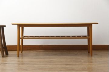 イギリスビンテージ　ゆるやかにカーブした天板でデザインがお洒落なセンターテーブル(リビングテーブル、ローテーブル、英国、ヴィンテージ)(R-065828)