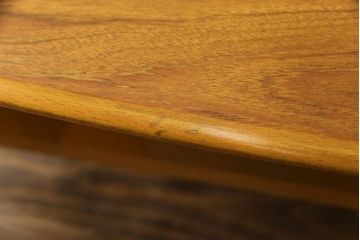イギリスビンテージ　ゆるやかにカーブした天板でデザインがお洒落なセンターテーブル(リビングテーブル、ローテーブル、英国、ヴィンテージ)(R-065828)