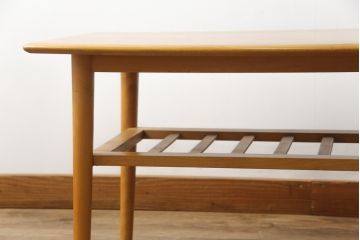 イギリスビンテージ　ゆるやかにカーブした天板でデザインがお洒落なセンターテーブル(リビングテーブル、ローテーブル、英国、ヴィンテージ)(R-065828)