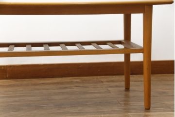 イギリスビンテージ　ゆるやかにカーブした天板でデザインがお洒落なセンターテーブル(リビングテーブル、ローテーブル、英国、ヴィンテージ)(R-065828)