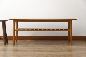 イギリスビンテージ　ゆるやかにカーブした天板でデザインがお洒落なセンターテーブル(リビングテーブル、ローテーブル、英国、ヴィンテージ)(R-065828)