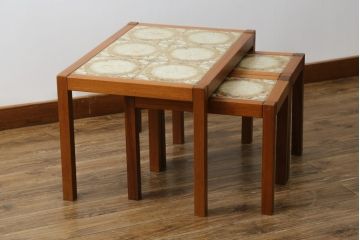 イギリスビンテージ　チーク材　上品な模様のタイルトップが魅力のネストテーブル(サイドテーブル、コーヒーテーブル、カフェテーブル、ローテーブル、センターテーブル、ヴィンテージ、英国)(R-065831)