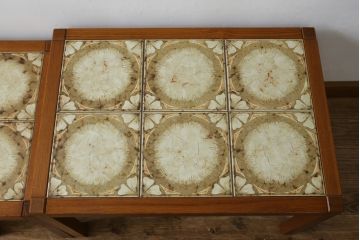 イギリスビンテージ　チーク材　上品な模様のタイルトップが魅力のネストテーブル(サイドテーブル、コーヒーテーブル、カフェテーブル、ローテーブル、センターテーブル、ヴィンテージ、英国)(R-065831)