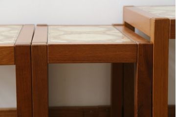 イギリスビンテージ　チーク材　上品な模様のタイルトップが魅力のネストテーブル(サイドテーブル、コーヒーテーブル、カフェテーブル、ローテーブル、センターテーブル、ヴィンテージ、英国)(R-065831)