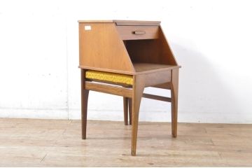 イギリスビンテージ　CHiPPY TELEPHONE SEATS　北欧スタイルのお部屋におすすめ!!チーク材とバーチ材製のテレフォンベンチ(テレフォンチェア、サイドキャビネット、サイドテーブル、スツール、電話台、ナイトテーブル、ヴィンテージ、英国)(R-065834)