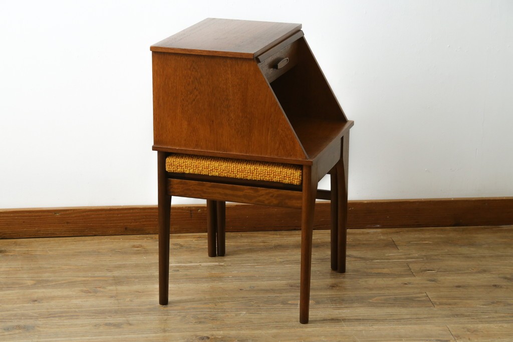 イギリスビンテージ　CHiPPY TELEPHONE SEATS　チーク材とバーチ材製のテレフォンベンチ　(R-065834)