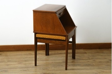 イギリスビンテージ　CHiPPY TELEPHONE SEATS　チーク材とバーチ材製のテレフォンベンチ　(R-065834)