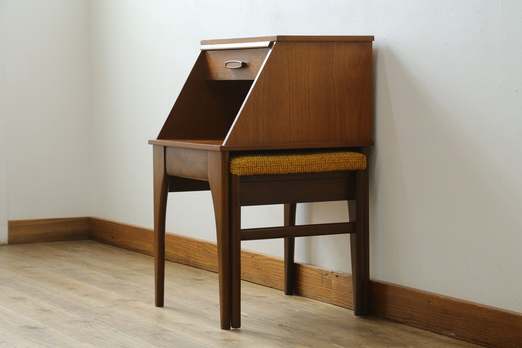 イギリスビンテージ　CHiPPY TELEPHONE SEATS　チーク材とバーチ材製のテレフォンベンチ　(R-065834)