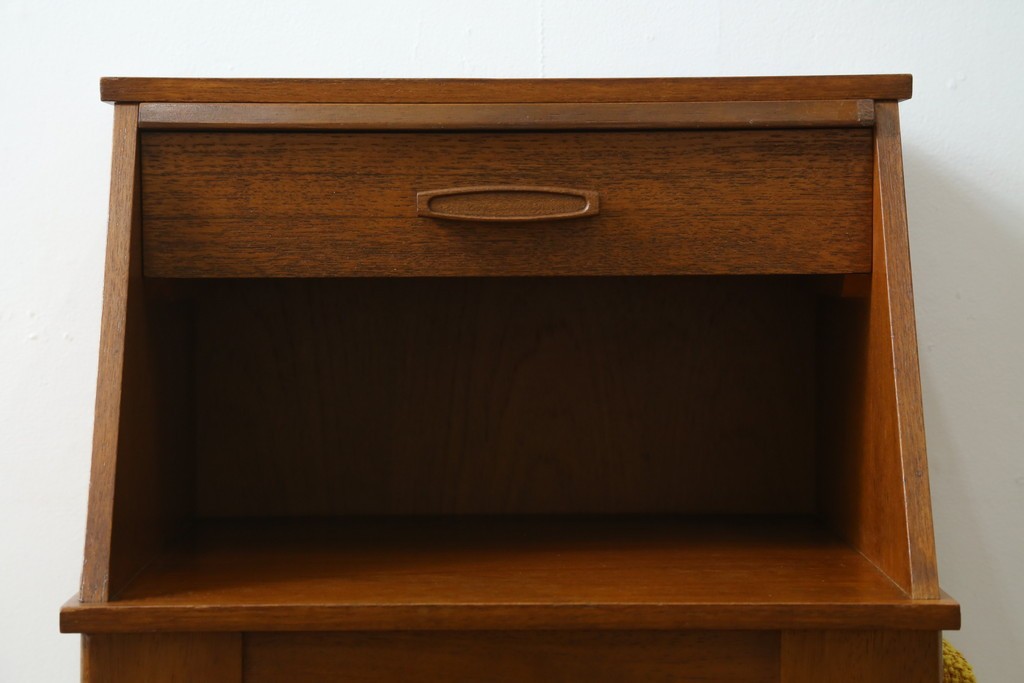 イギリスビンテージ　CHiPPY TELEPHONE SEATS　チーク材とバーチ材製のテレフォンベンチ　(R-065834)