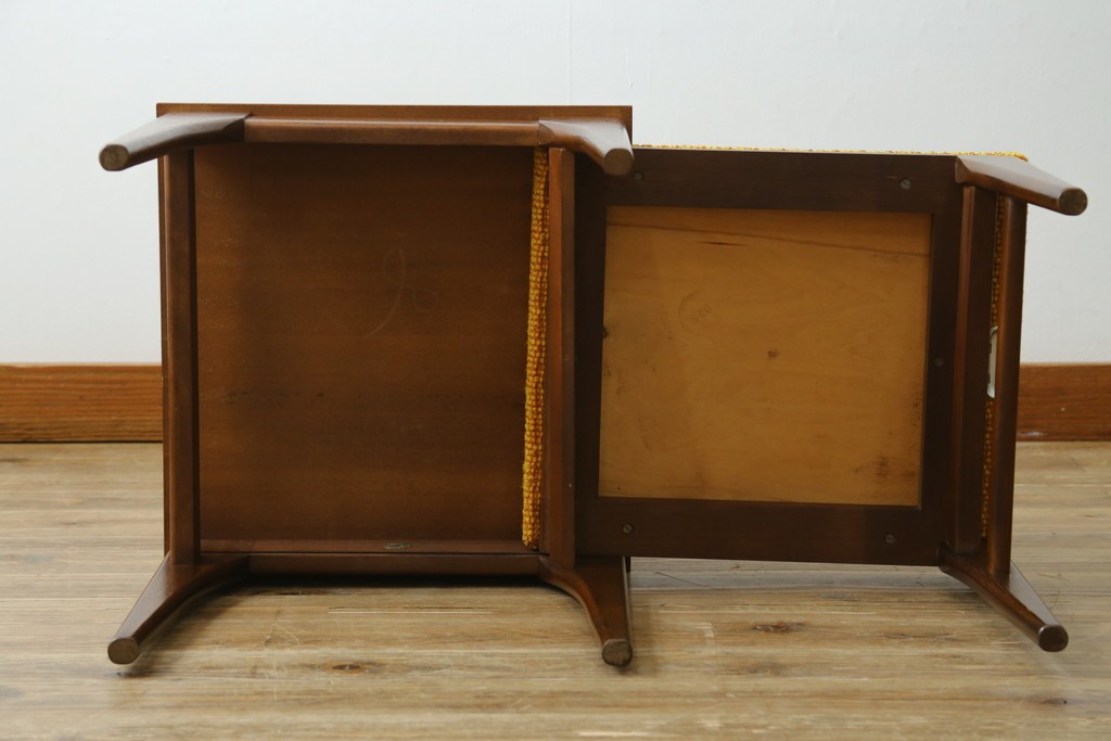 イギリスビンテージ　CHiPPY TELEPHONE SEATS　チーク材とバーチ材製のテレフォンベンチ　(R-065834)