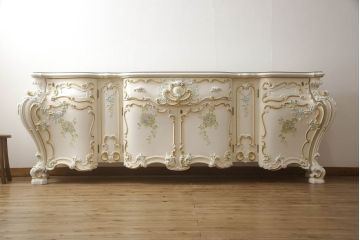中古　イタリア高級家具　SILIK(シリック)　幅約3mの特大サイズ!!　ロココ調の華やかな装飾が美しいサイドボード(収納棚、戸棚、サイドキャビネット、コンソールテーブル)(定価約200万円)(R-065838)