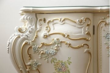 中古　イタリア高級家具　SILIK(シリック)　幅約3mの特大サイズ!!　ロココ調の華やかな装飾が美しいサイドボード(収納棚、戸棚、サイドキャビネット、コンソールテーブル)(定価約200万円)(R-065838)