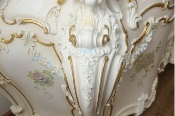 中古　イタリア高級家具　SILIK(シリック)　幅約3mの特大サイズ!!　ロココ調の華やかな装飾が美しいサイドボード(収納棚、戸棚、サイドキャビネット、コンソールテーブル)(定価約200万円)(R-065838)