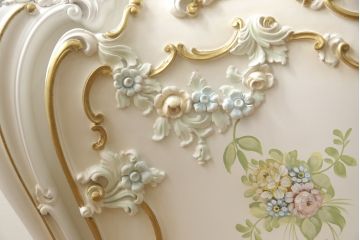 中古　イタリア高級家具　SILIK(シリック)　幅約3mの特大サイズ!!　ロココ調の華やかな装飾が美しいサイドボード(収納棚、戸棚、サイドキャビネット、コンソールテーブル)(定価約200万円)(R-065838)