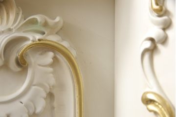 中古　イタリア高級家具　SILIK(シリック)　幅約3mの特大サイズ!!　ロココ調の華やかな装飾が美しいサイドボード(収納棚、戸棚、サイドキャビネット、コンソールテーブル)(定価約200万円)(R-065838)
