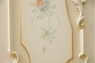 中古　美品　イタリア高級家具　SILIK(シリック)　ロココ調の豪華な装飾が優美なサイドボード(サイドキャビネット、戸棚、収納棚、引き出し)(R-065839)